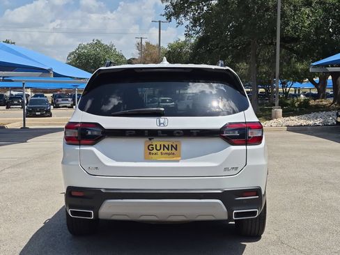 Used 2024 Honda Pilot Elite image 4