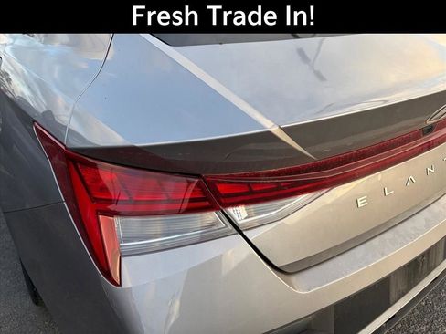 Used 2025 Hyundai Elantra Limited image 11