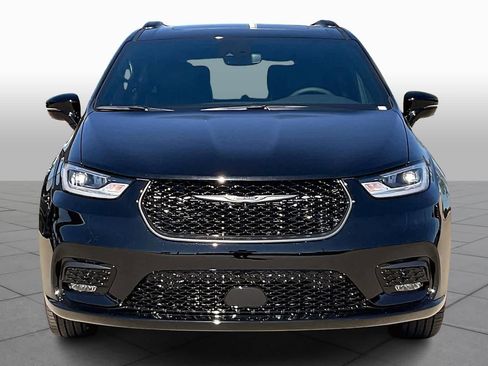New 2026 Chrysler Pacifica Limited image 3