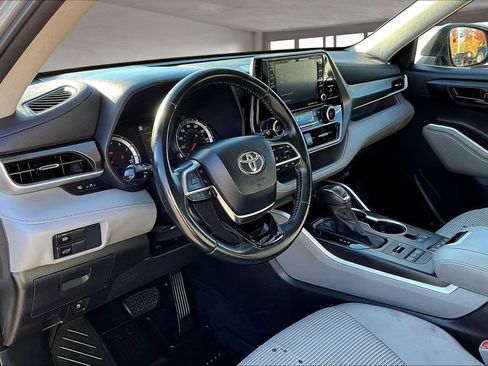 Used 2021 Toyota Highlander LE image 14