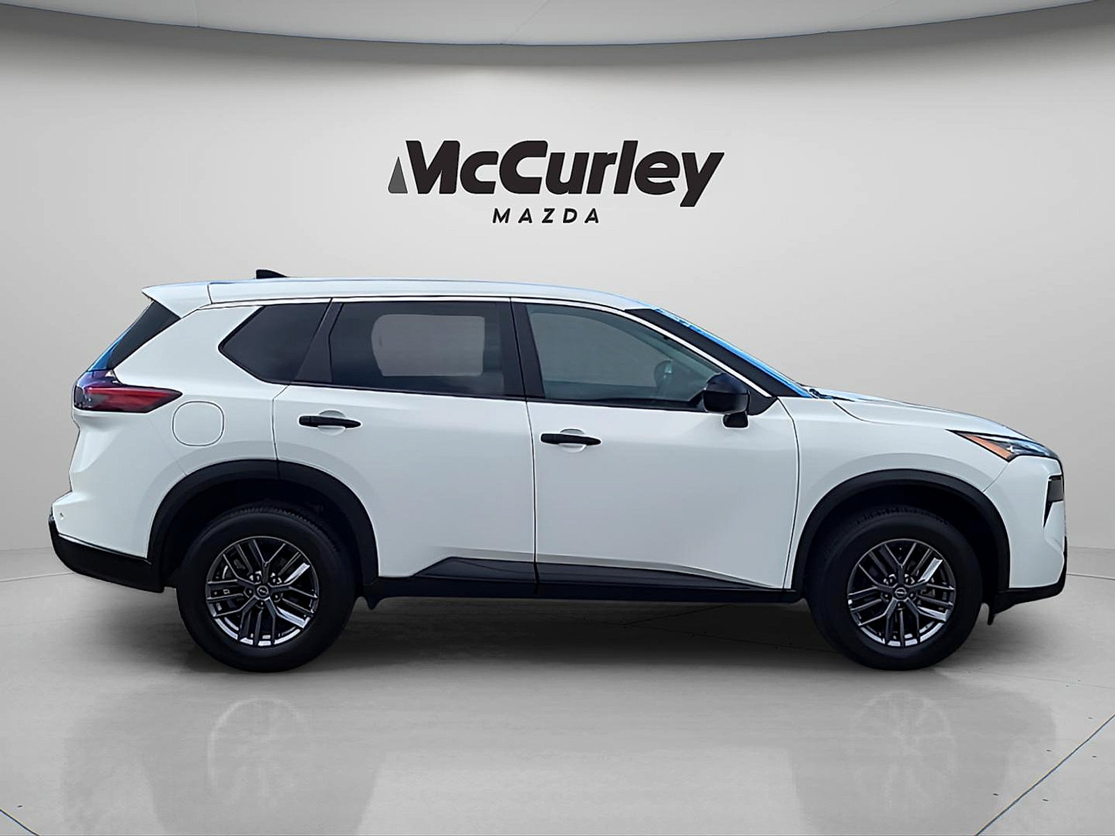 Used 2024 Nissan Rogue S AWD/4WD image 8