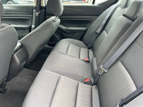 Used 2025 Nissan Altima 2.5 SV FWD image 14
