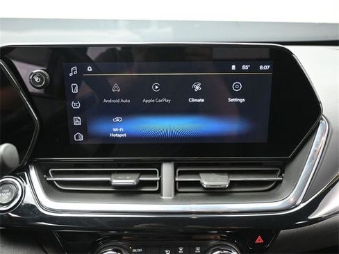 Certified 2025 Chevrolet Trax RS w/ Sunroof Package image 32