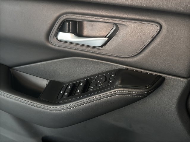 Used 2026 Nissan Rogue SV AWD/4WD image 14