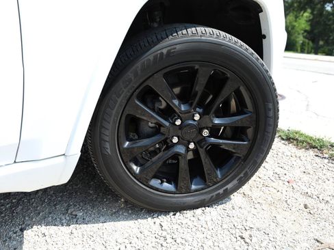 Used 2019 Jeep Grand Cherokee Altitude AWD/4WD image 10