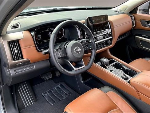 Used 2024 Nissan Pathfinder Platinum w/ Cargo Package image 17