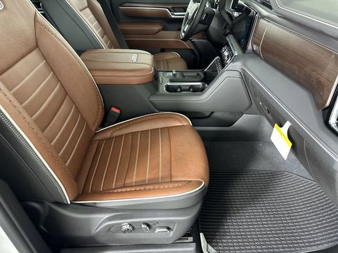 New 2025 GMC Sierra 2500 Denali Ultimate w/ Max Trailering Package image 12