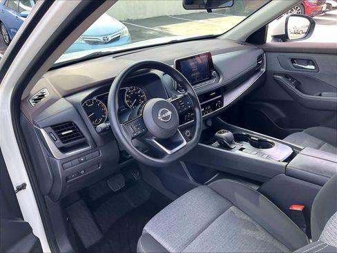 Used 2023 Nissan Rogue SV image 16