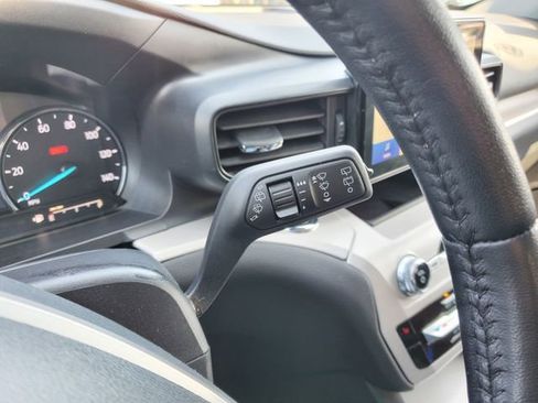 Used 2024 Ford Explorer XLT AWD/4WD image 16