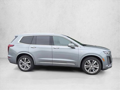 Used 2023 Cadillac XT6 Premium Luxury AWD/4WD image 4