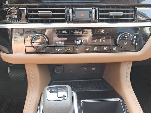 Used 2025 Nissan Pathfinder Platinum w/ Black Appearance Package FWD image 20