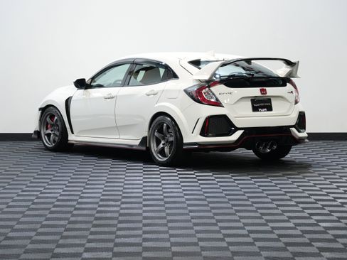 Used 2018 Honda Civic Type R image 8