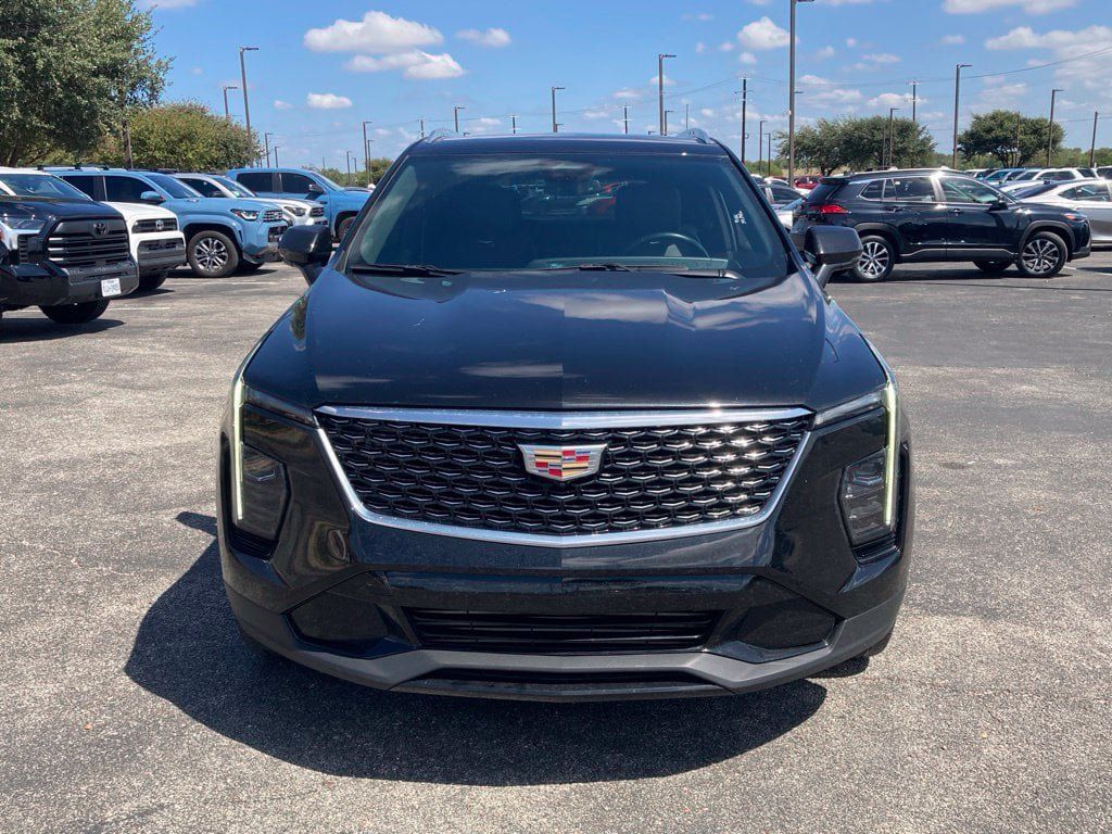 Used 2025 Cadillac XT4 Premium Luxury FWD image 2