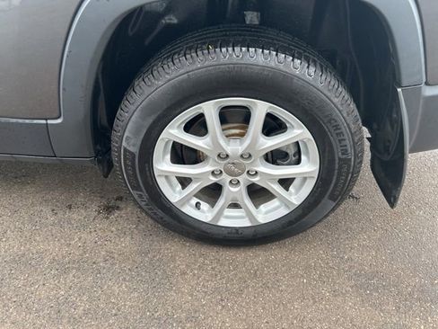 Used 2022 Jeep Cherokee Latitude Lux w/ Sun & Sound Group AWD/4WD image 49