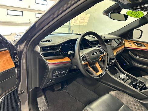 Used 2024 Jeep Grand Cherokee L Summit image 17