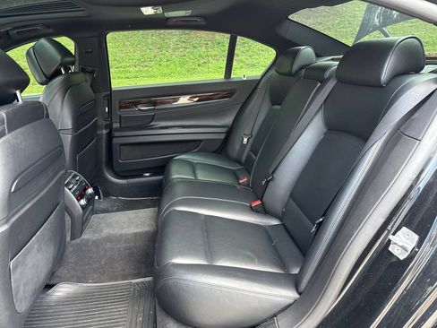 Used 2013 BMW 750Li xDrive AWD/4WD image 25