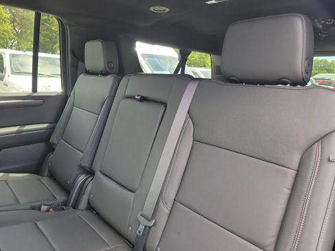 Used 2026 Chevrolet Suburban LT RWD image 13