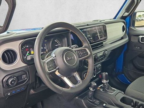 Used 2024 Jeep Wrangler Unlimited Sahara AWD/4WD image 9