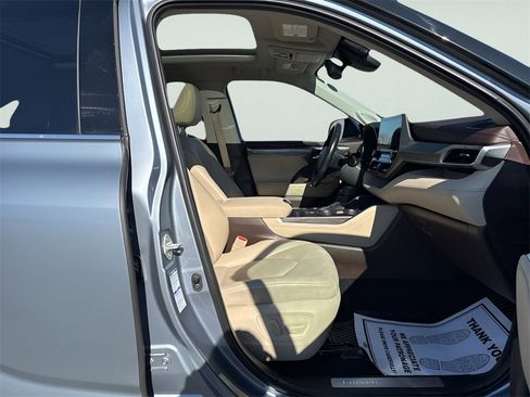 Used 2021 Toyota Highlander Platinum image 10