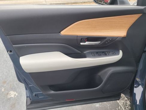 Used 2025 Toyota Grand Highlander FWD image 19