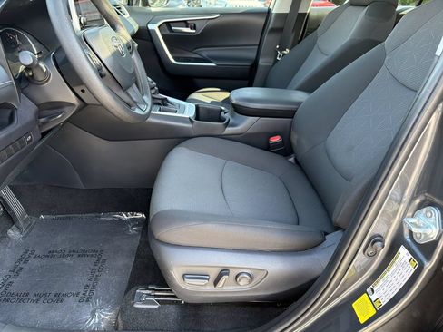 Used 2024 Toyota RAV4 XLE w/ Convenience Package FWD image 18