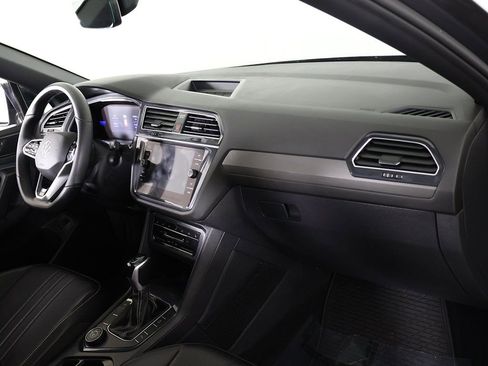Used 2022 Volkswagen Tiguan SE R-Line image 28