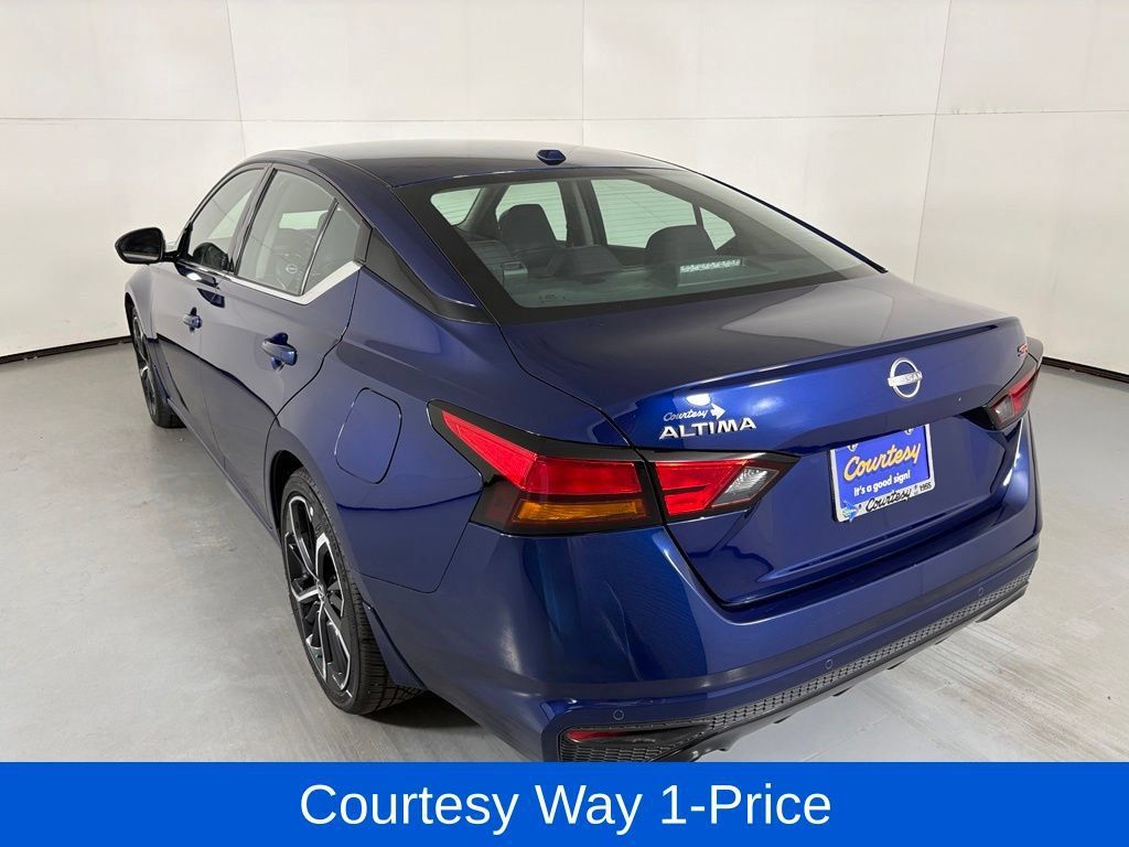 Used 2024 Nissan Altima 2.5 SR FWD image 8