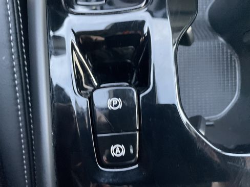 Used 2025 Volvo XC40 B5 Plus image 51