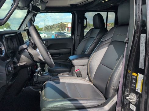 Used 2024 Jeep Wrangler Unlimited Sahara w/ Technology Group AWD/4WD image 9