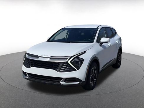 Used 2025 Kia Sportage LX image 4