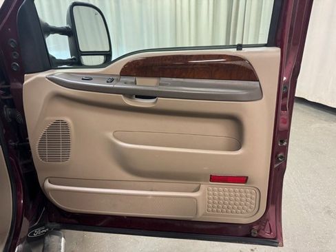 Used 2004 Ford F350 Lariat image 29
