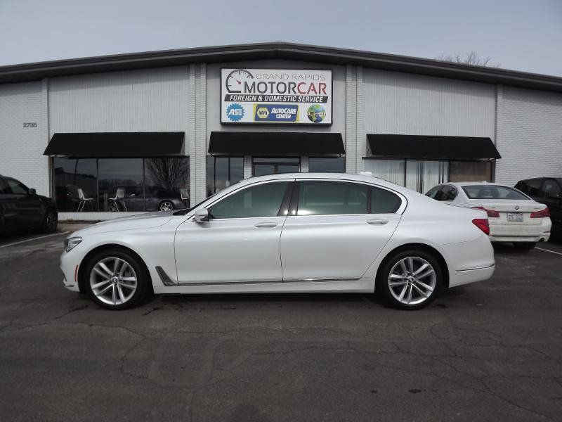 Used 2018 BMW 750i xDrive AWD/4WD image 2
