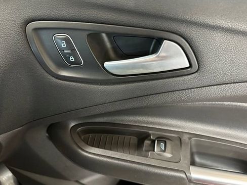 Used 2019 Ford Escape SE FWD image 21