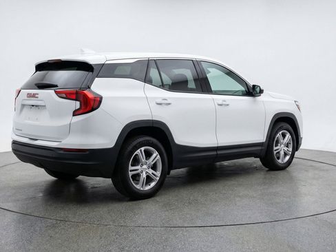 Used 2024 GMC Terrain SLE FWD image 9
