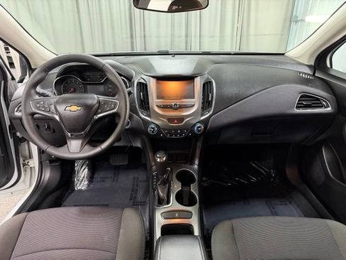 Used 2017 Chevrolet Cruze LT w/ Convenience Package FWD image 12
