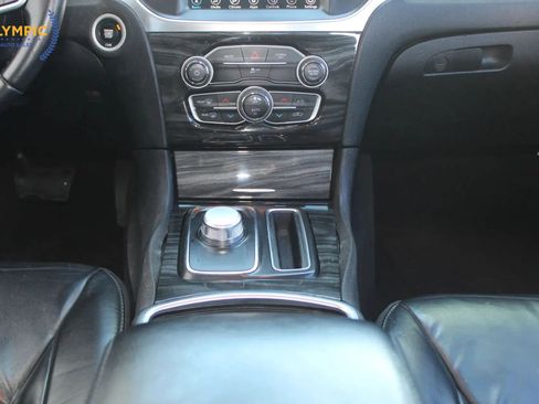 Used 2017 Chrysler 300 Limited image 26