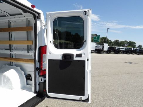 Used 2025 RAM ProMaster 2500 w/ U-Haul Equipment Group FWD image 45