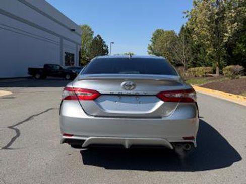 Used 2019 Toyota Camry SE image 5
