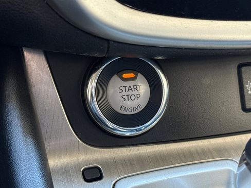 Used 2018 Nissan Murano SV image 29