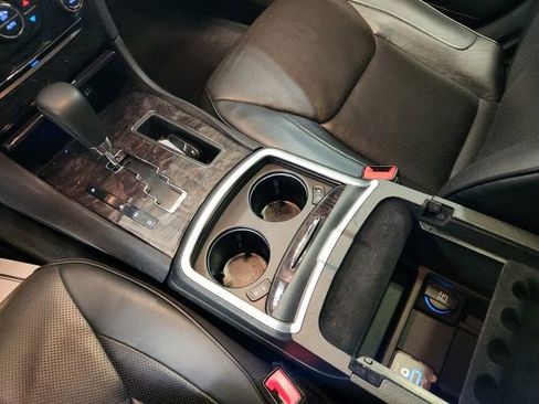 Used 2014 Chrysler 300 C image 19