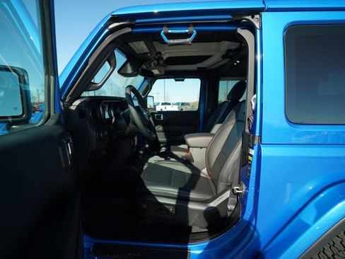Used 2025 Jeep Wrangler Rubicon image 11