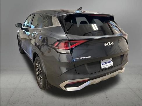 Used 2023 Kia Sportage LX AWD/4WD image 3