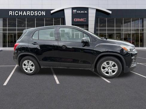 Used 2018 Chevrolet Trax LS FWD image 4