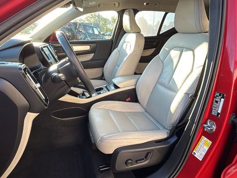 Used 2019 Volvo XC40 T5 Momentum AWD/4WD image 24