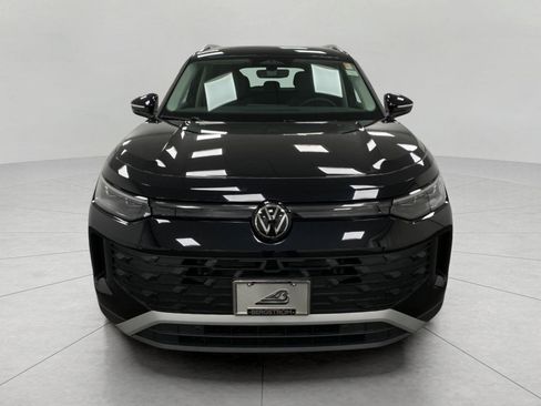 New 2025 Volkswagen Tiguan SE image 10