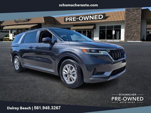 Used 2023 Kia Carnival LX image 1