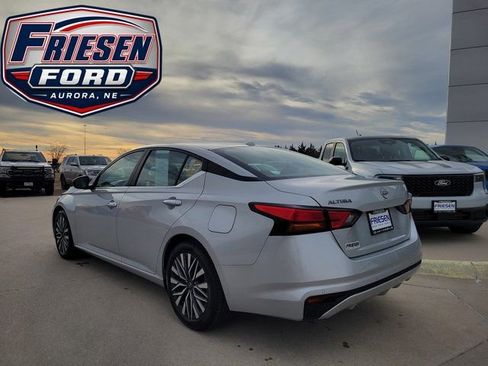 Used 2024 Nissan Altima 2.5 SV FWD image 5