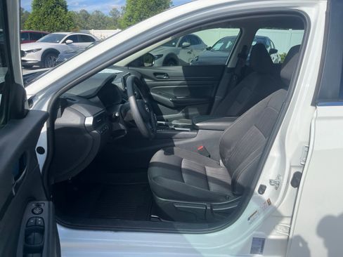 Used 2024 Nissan Altima 2.5 S FWD image 18
