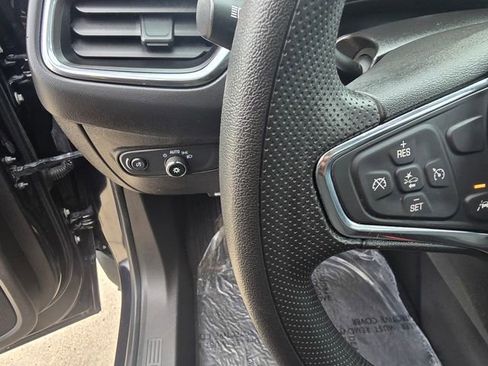 Used 2020 Chevrolet Equinox LT image 25