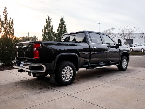 Used 2022 Chevrolet Silverado 2500 LTZ w/ LTZ Convenience Package image 11